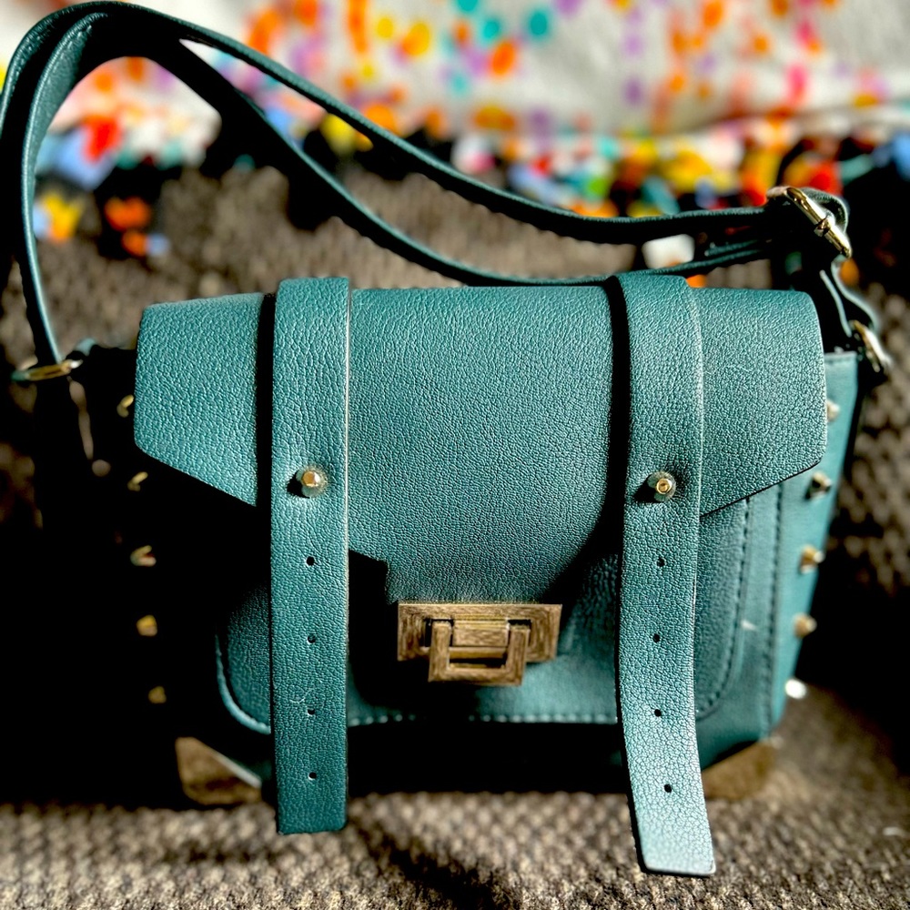 Beautiful green crossbody bag!